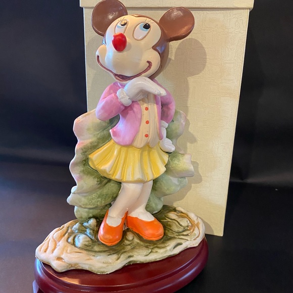 Ceramic Minnie Mouse Figurine On Cherry Wood Base Centerpieces Debora Carlucci - Picture 3 of 3